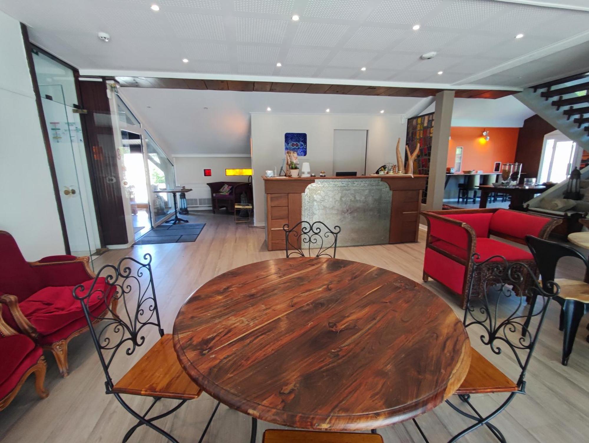 Moodz Hotel Vienne Pont-Eveque Esterno foto